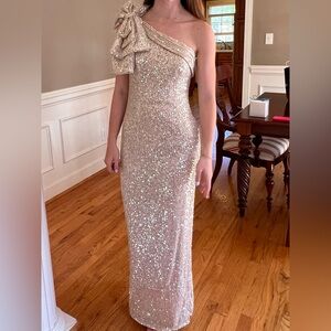 Stunning!!! 💫💫💫 Champagne sequin Mac Duggal Gown